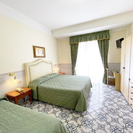Hotel Reginella SantʼAgata sui Due Golfi Dış mekan fotoğraf