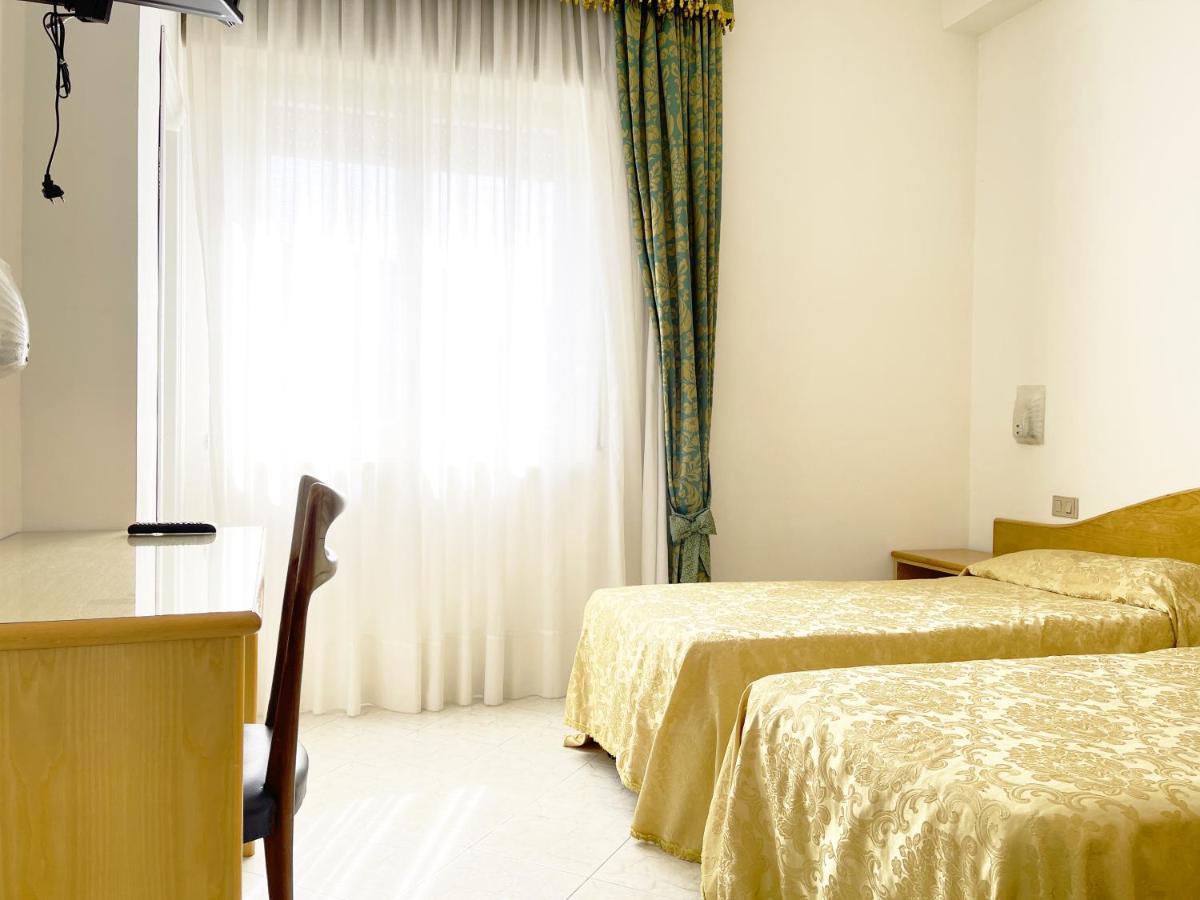 Hotel Reginella SantʼAgata sui Due Golfi Dış mekan fotoğraf