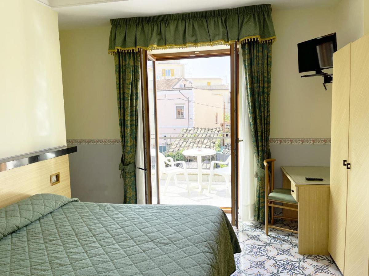Hotel Reginella SantʼAgata sui Due Golfi Dış mekan fotoğraf