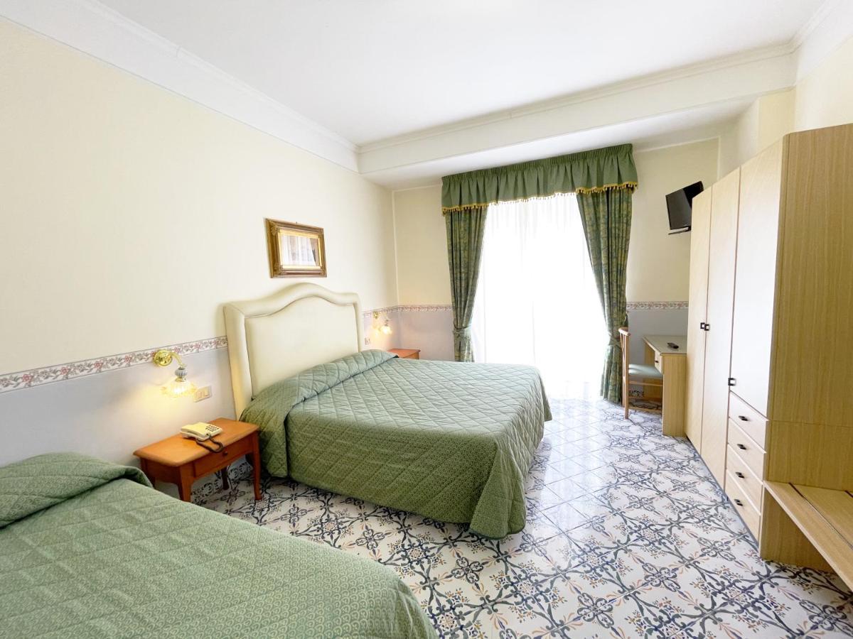 Hotel Reginella SantʼAgata sui Due Golfi Dış mekan fotoğraf
