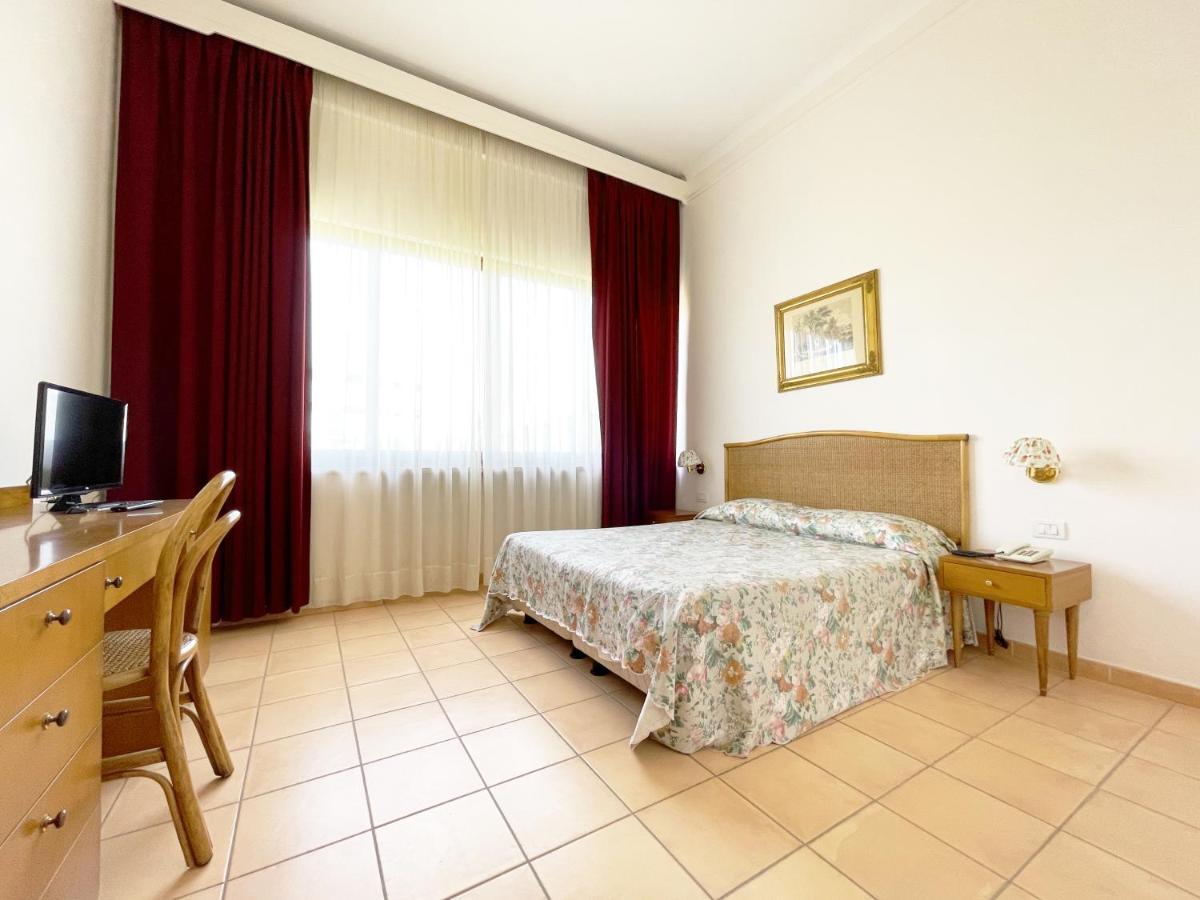 Hotel Reginella SantʼAgata sui Due Golfi Dış mekan fotoğraf