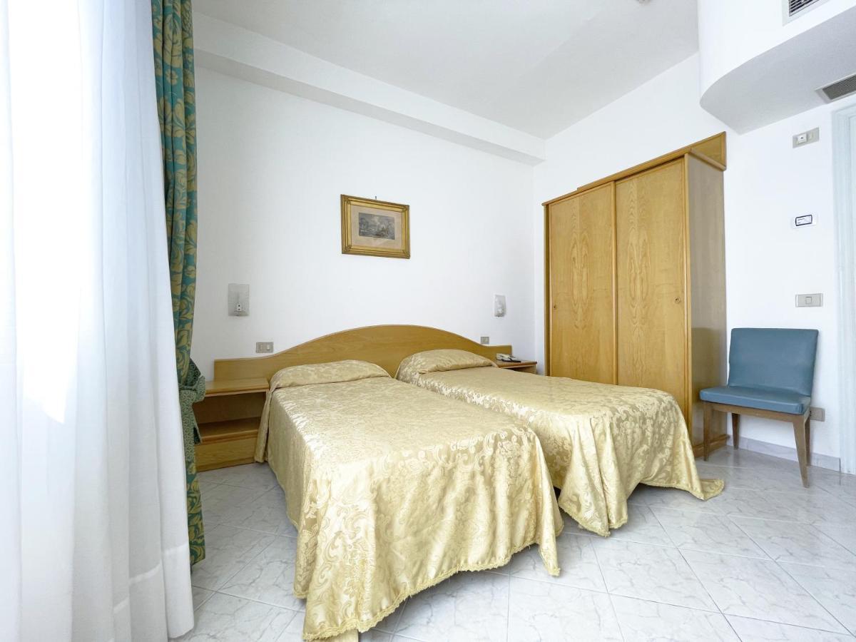 Hotel Reginella SantʼAgata sui Due Golfi Dış mekan fotoğraf