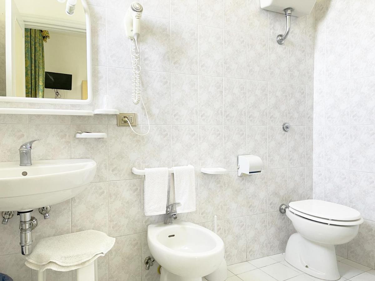 Hotel Reginella SantʼAgata sui Due Golfi Dış mekan fotoğraf
