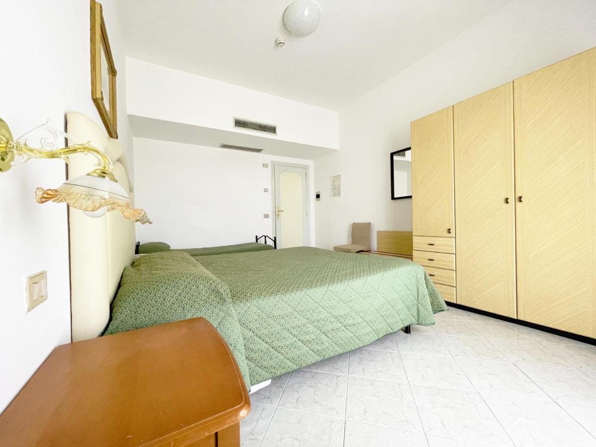 Hotel Reginella SantʼAgata sui Due Golfi Dış mekan fotoğraf