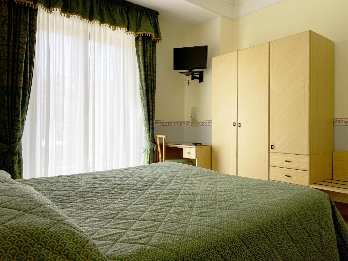 Hotel Reginella SantʼAgata sui Due Golfi Dış mekan fotoğraf