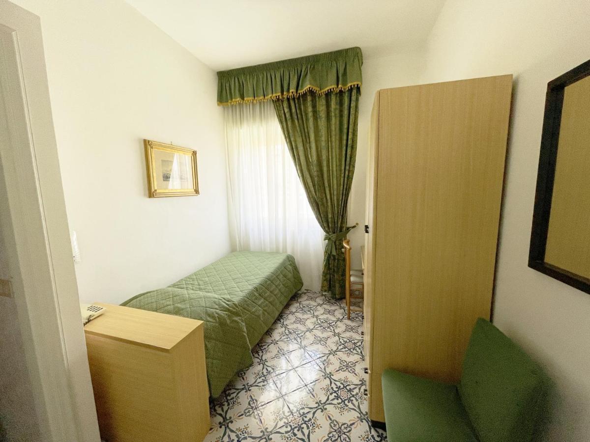 Hotel Reginella SantʼAgata sui Due Golfi Dış mekan fotoğraf