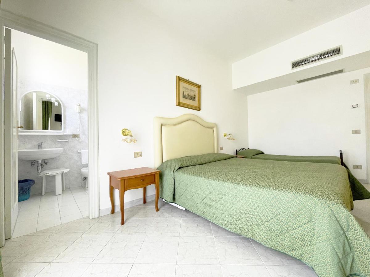 Hotel Reginella SantʼAgata sui Due Golfi Dış mekan fotoğraf