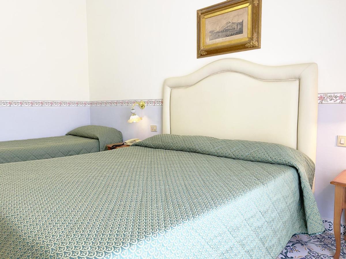 Hotel Reginella SantʼAgata sui Due Golfi Dış mekan fotoğraf