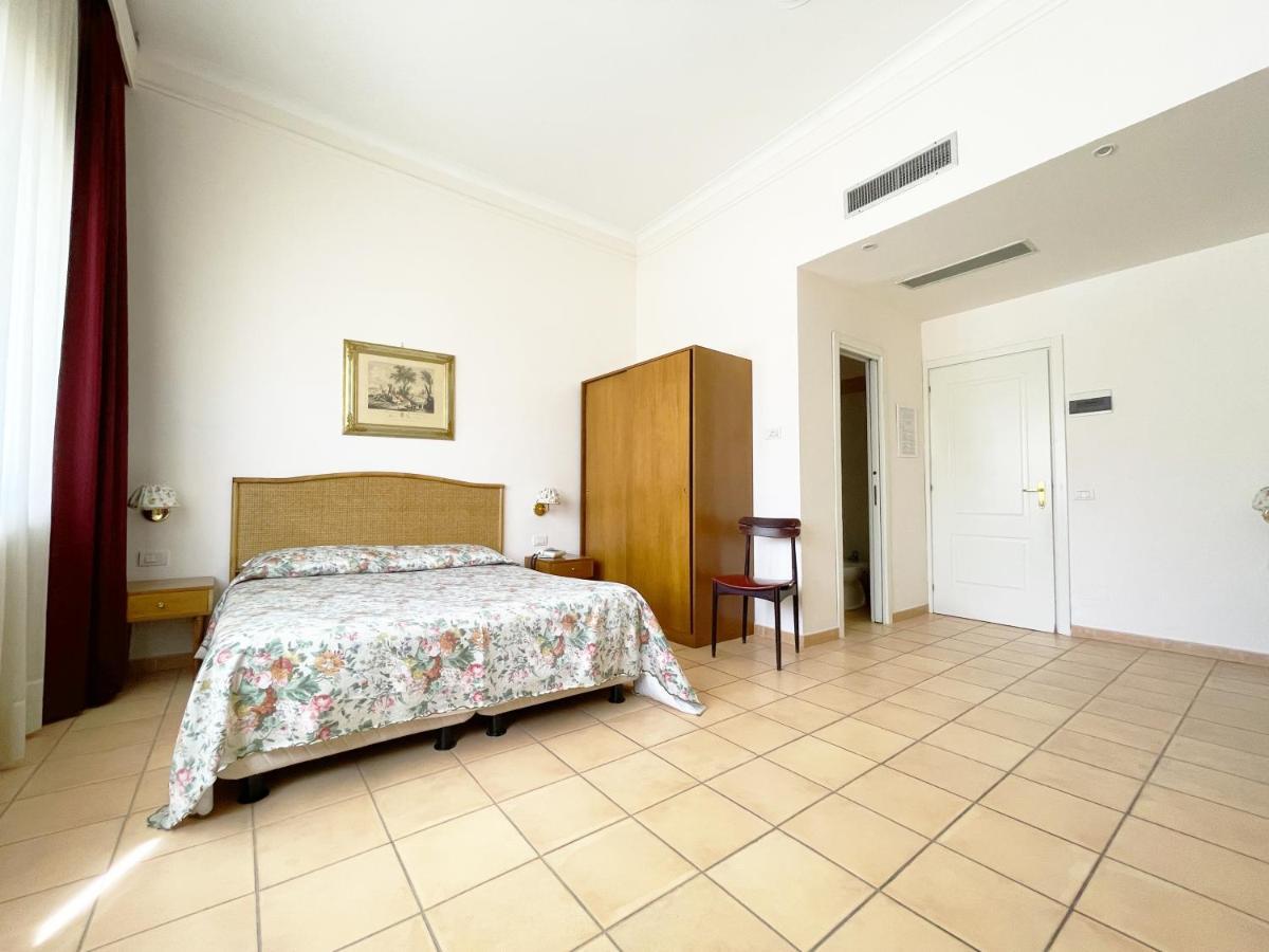 Hotel Reginella SantʼAgata sui Due Golfi Dış mekan fotoğraf