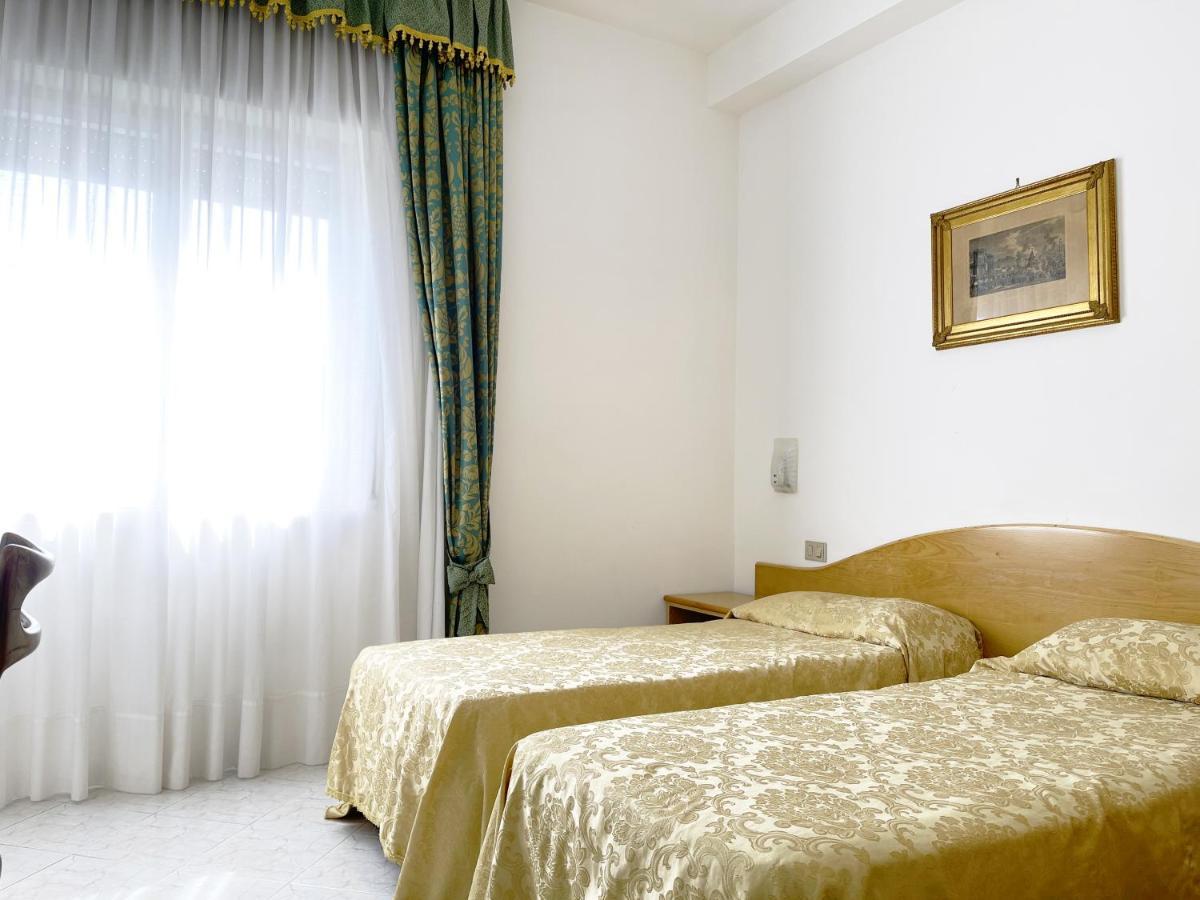 Hotel Reginella SantʼAgata sui Due Golfi Dış mekan fotoğraf