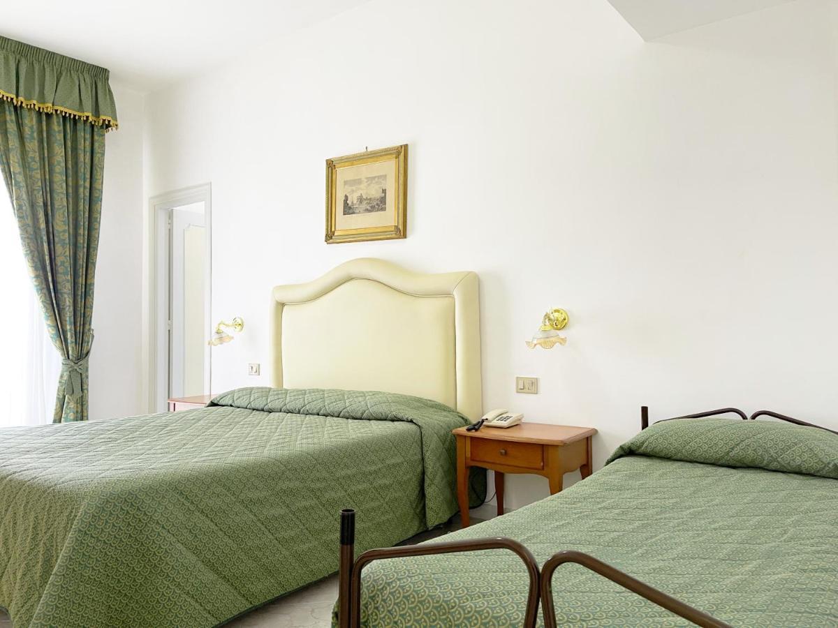 Hotel Reginella SantʼAgata sui Due Golfi Dış mekan fotoğraf