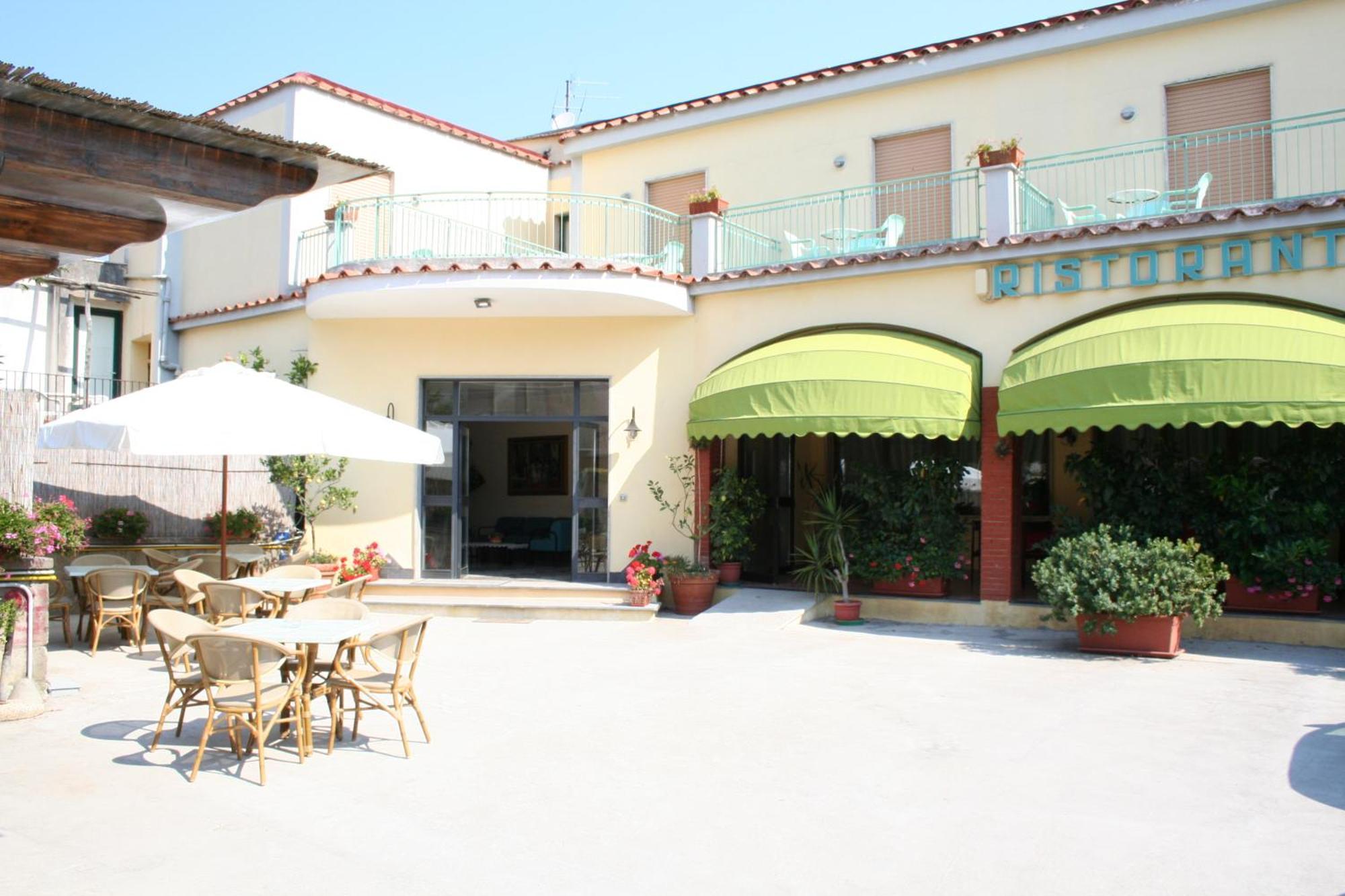 Hotel Reginella SantʼAgata sui Due Golfi Dış mekan fotoğraf