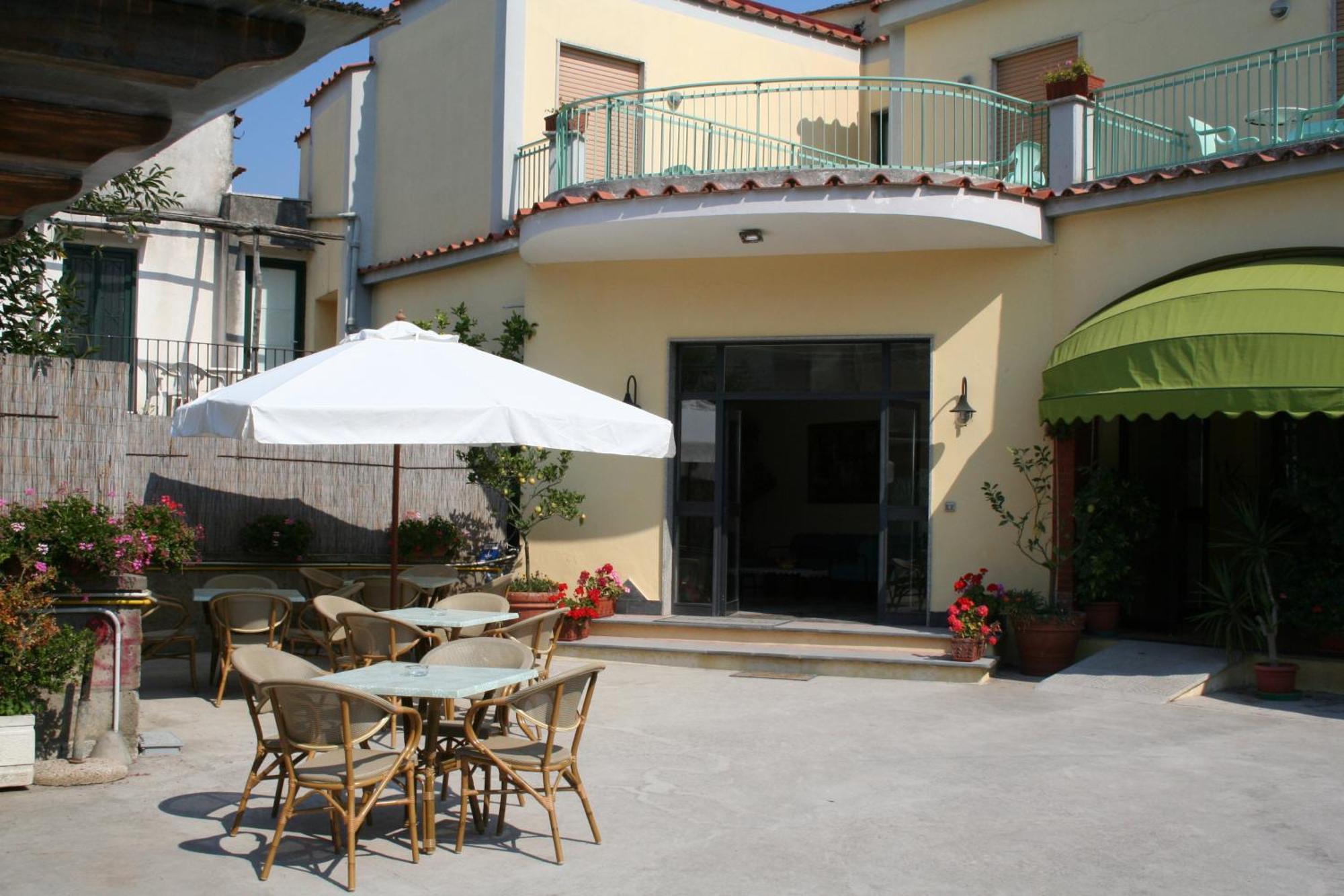 Hotel Reginella SantʼAgata sui Due Golfi Dış mekan fotoğraf