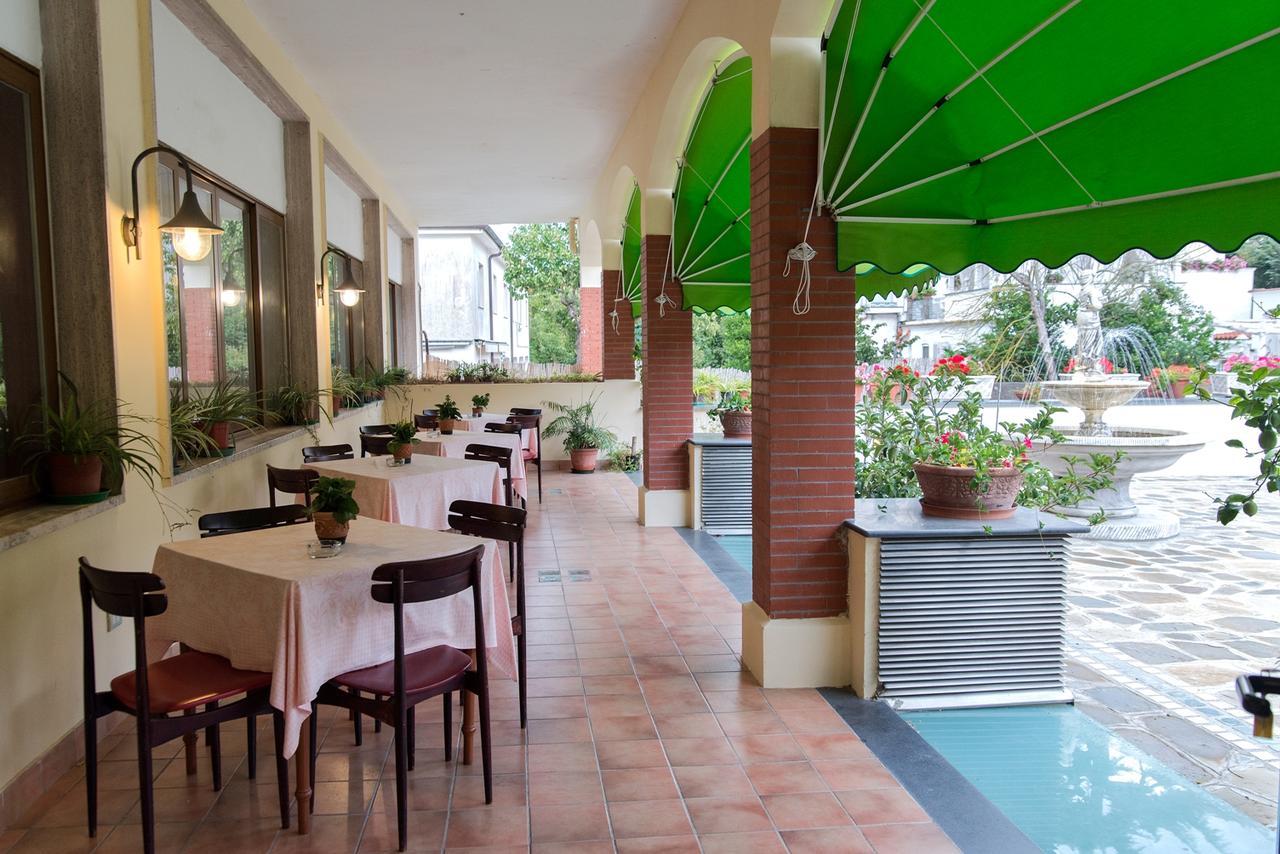 Hotel Reginella SantʼAgata sui Due Golfi Dış mekan fotoğraf